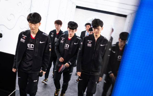 更是亿万人 更是亿万人