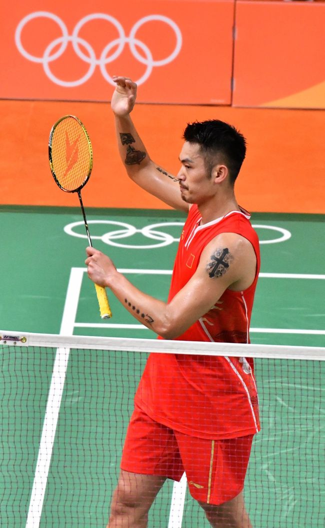 UZI妻子宣布喜讯，家庭再添新成员，网友：一个玩VN一个玩卡莎