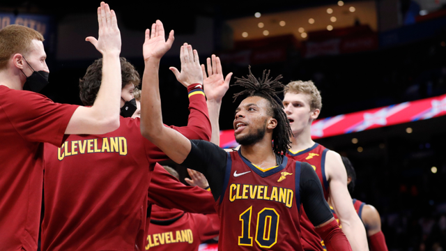 SYWJJ 的超级神剑魔斩杀四人， Darwin 的男枪表现惨淡， FunPlus Phoenix 横扫 Weibo Gaming